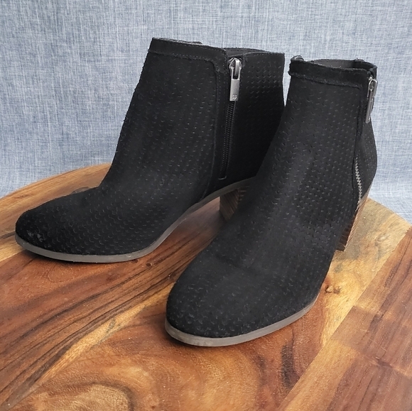 LUCKY BRAND Pagira Perforated Suede Ankle Boot Black Women's 8.5 - Picture 9 of 9